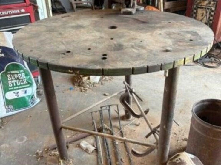 40"-d-steel-shop-table-w/vice-image-2