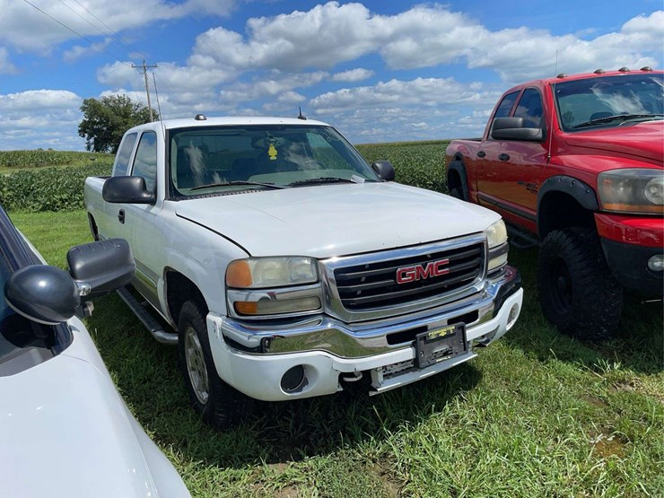 2004-gmc-1500-image-2