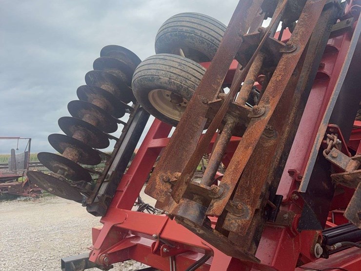 25ft-reel-disk,-levelly-bar,-5-bar-harrow,-single-rolling-basket,-tandem-axle,-19"-disc-blade-and-beater-bar.-image-8