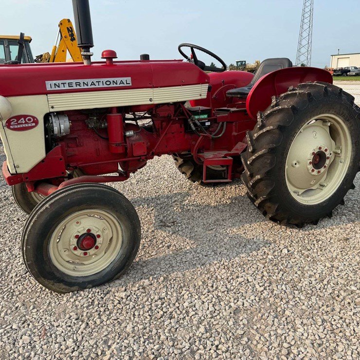 INTERNATIONAL 240