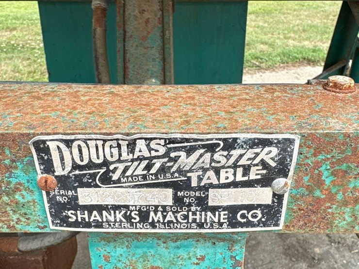 douglas-tilt-master-hoof-trimming-table-image-10