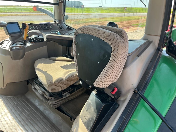2014-john-deere-6210r-image-21