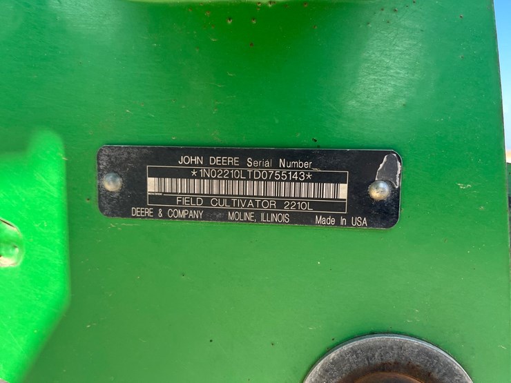 2013-john-deere-2210-image-21