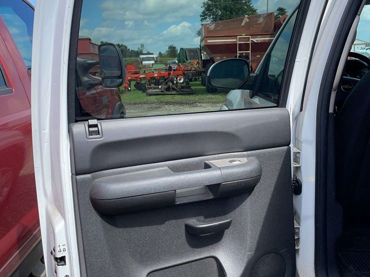 2011-chevrolet-1500-image-15