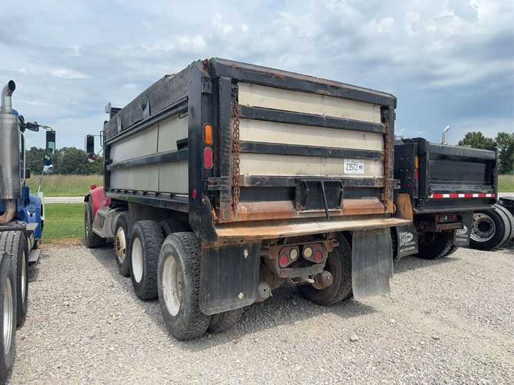 2002-peterbilt-330-image-6