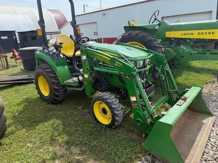 2021-john-deere-2038r-image-14