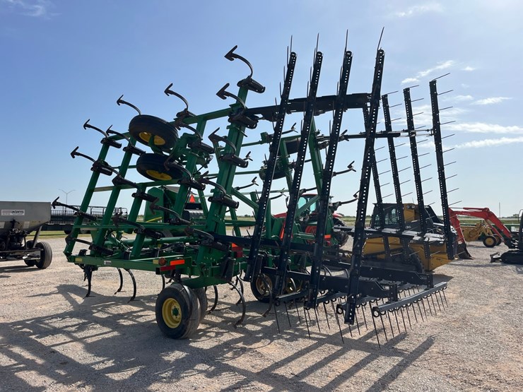 2013-john-deere-2210-image-14