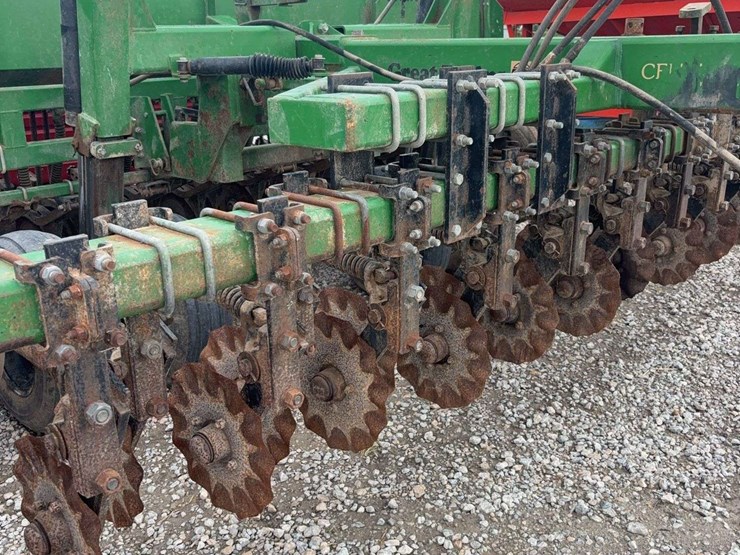 great-plains-15ft-no-till-drill,-7.5''-spacing,-narrow-press-wheels-in-box,-pull-type,-tandem-axle-image-6