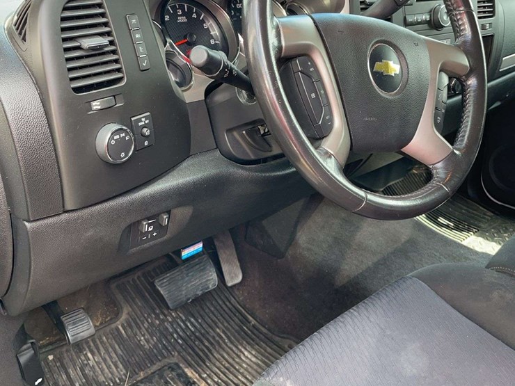 2011-chevrolet-1500-image-5