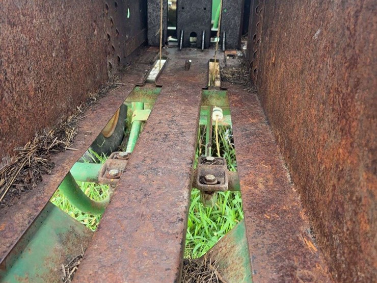 john-deere-24t-image-11