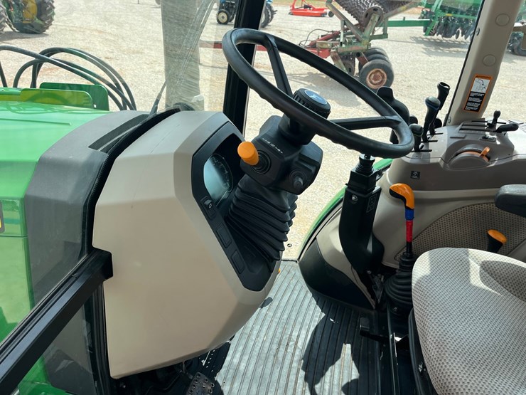 2023-john-deere-5100e-image-18