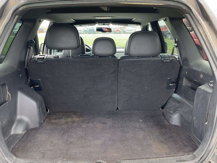 2010-ford-escape-image-13