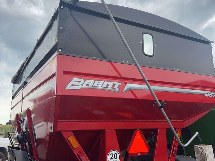 brendt-657-gravity-wagon-roll-tarp,-left-hand-unload,-fenders,-lights-&-brakes,-445/65r22.5-tires,-has-few-dings-on-unloading-side-image-13