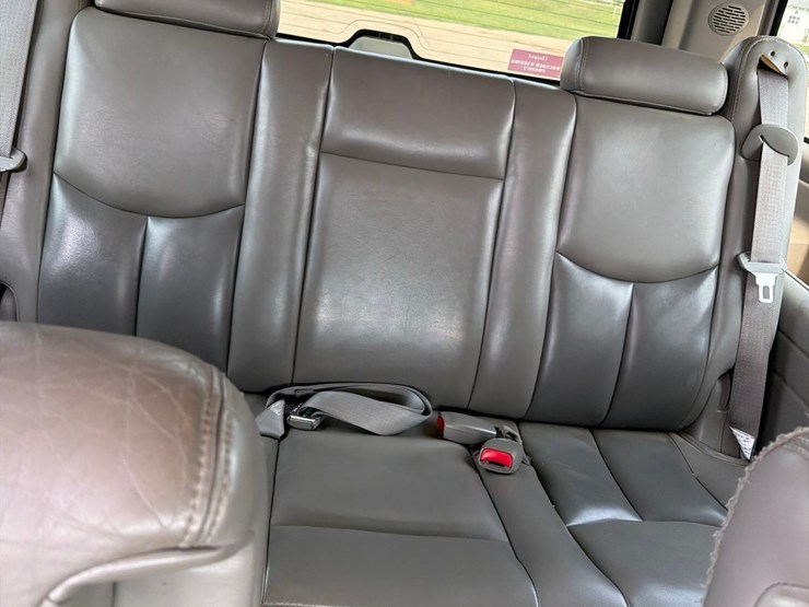 2005-gmc-yukon-denali-image-44