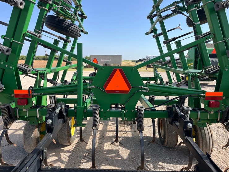 2013-john-deere-2210-image-13
