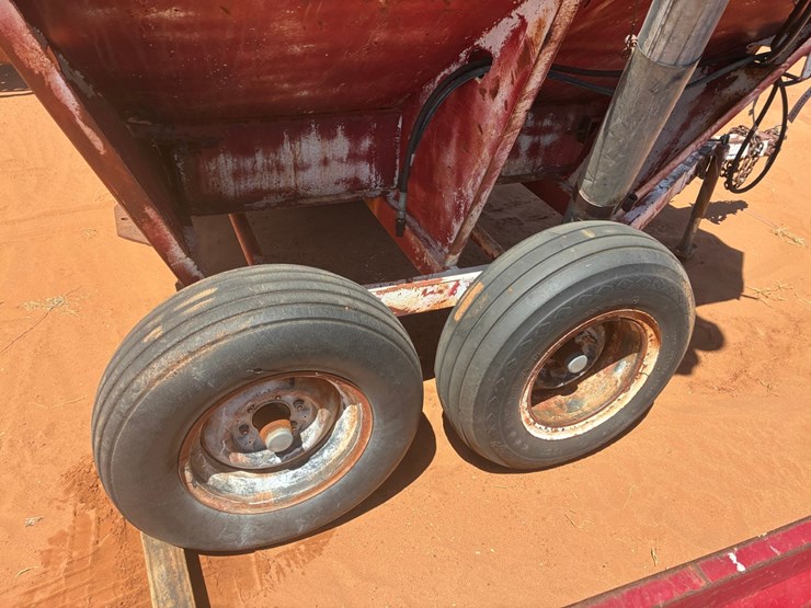 #t10005-•-grain-buggy-image-3