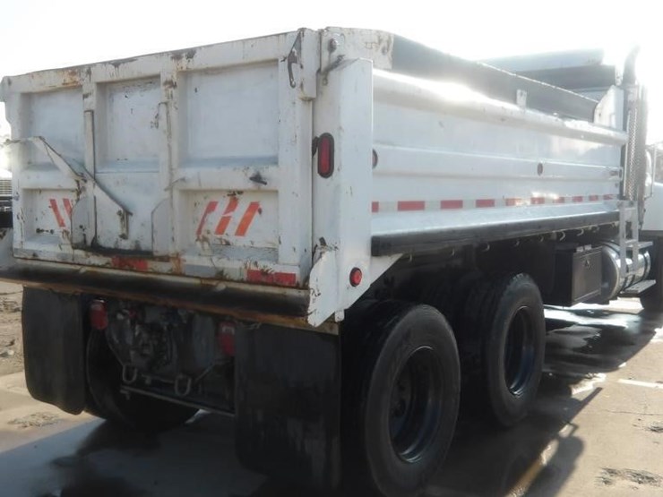 2002-international-5500i-6x4-dump-truck-image-3