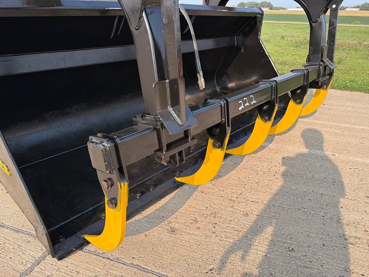 miller-102”-grab-tec-grapple-bucket-image-15