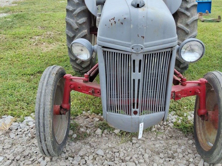 1950-ford-8n-image-13