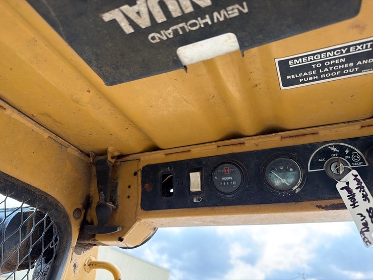new-holland-l555-image-26