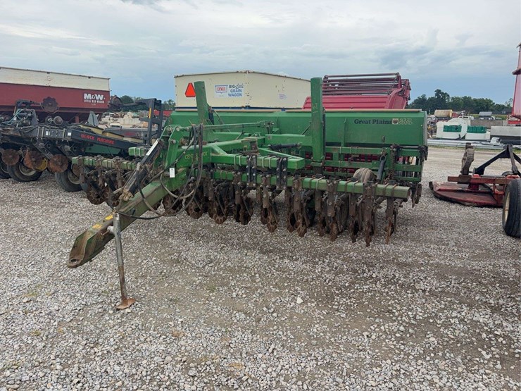 great-plains-15ft-no-till-drill,-7.5''-spacing,-narrow-press-wheels-in-box,-pull-type,-tandem-axle-image-2