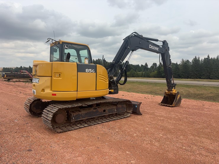 2017-deere-85g-image-5