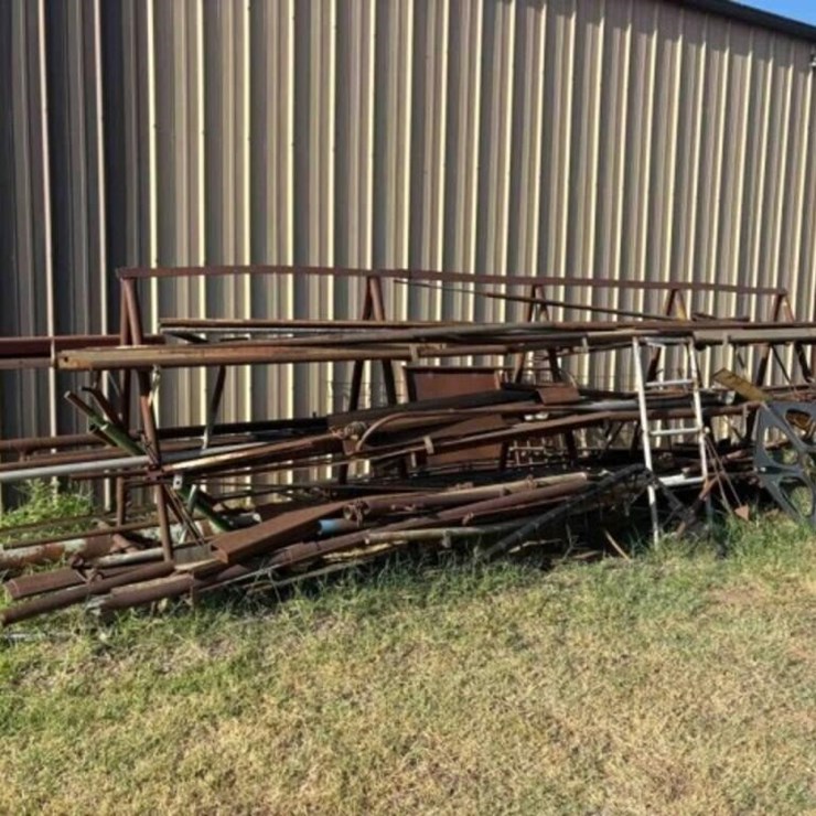 Assort of Pipe/Metal With Stand