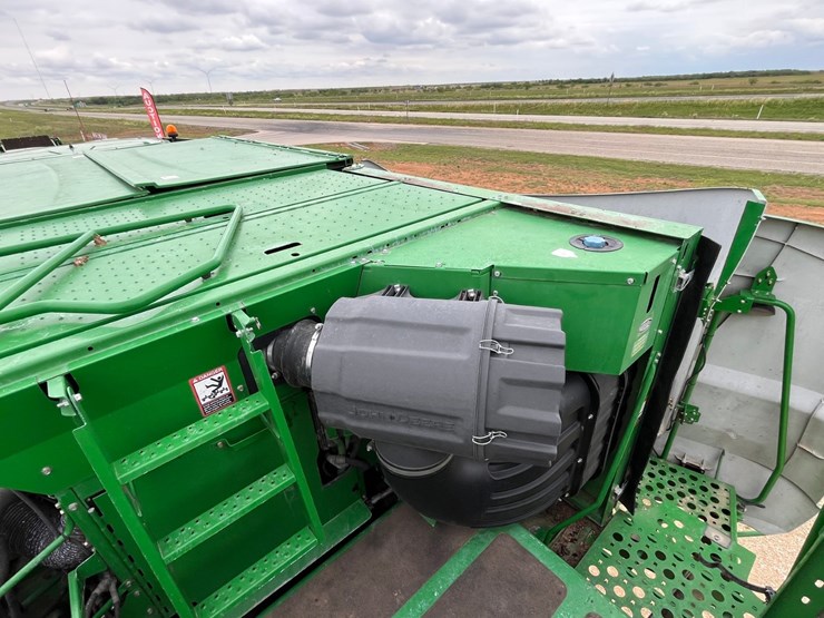 2011-john-deere-s670-image-17