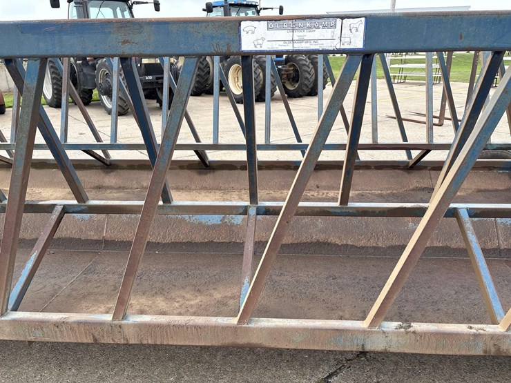 oldenkamp-mfg.-portable-hay-feeder-image-9