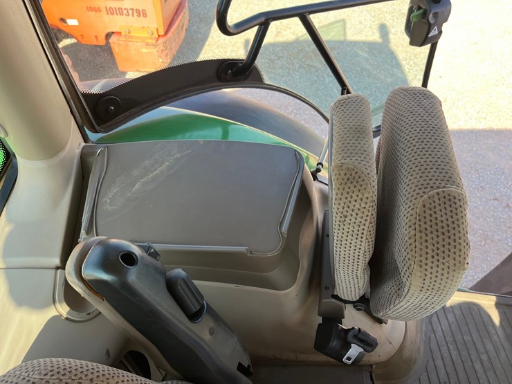 2014-john-deere-6210r-image-26