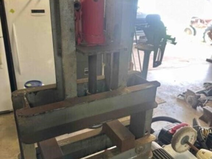 sheffield-hydraulic-press-image-2