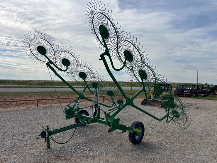 #t8834-•-frontier-12-wheel-rake-image-1