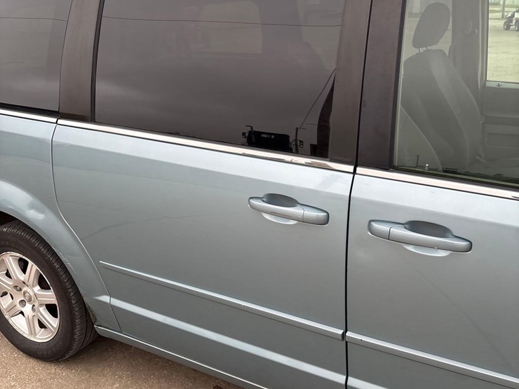 2008-chrysler-town-&-country-touring-image-18
