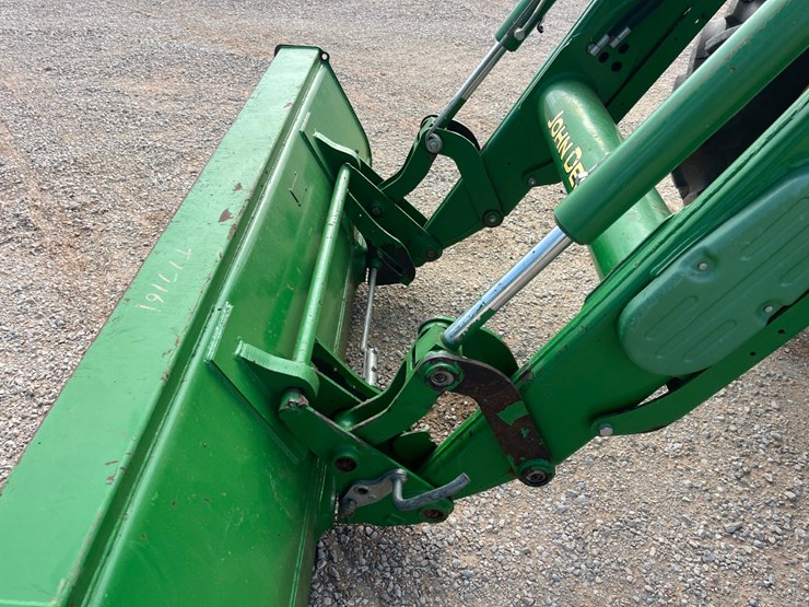 2017-john-deere-6120e-image-3