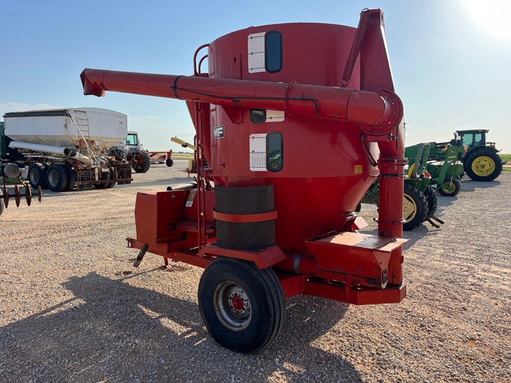 massey-ferguson-1050-image-10