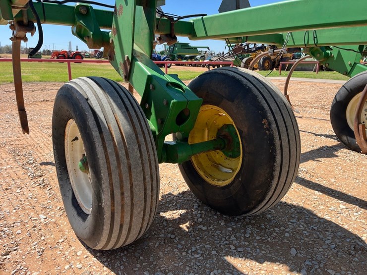 2001-john-deere-2400-image-8