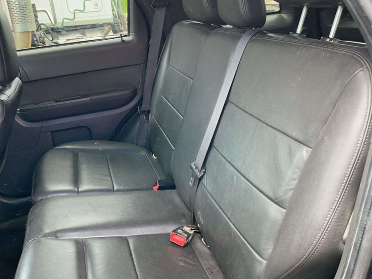 2010-ford-escape-image-11