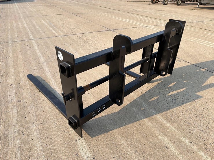m&j-volvo-mount-pallet-forks-image-3