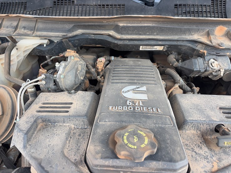 2016-dodge-3500-image-17