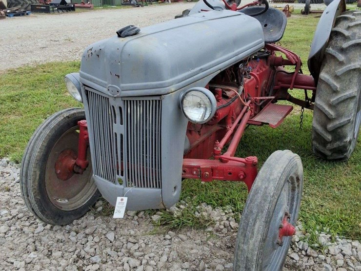 1950-ford-8n-image-12