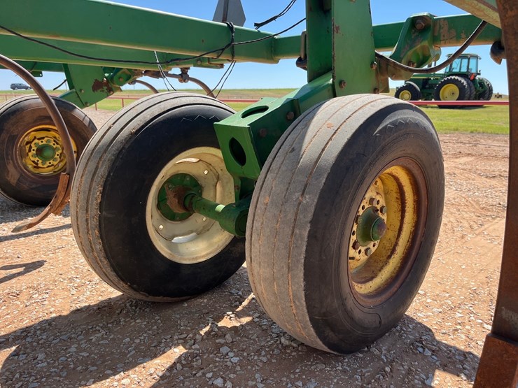 2001-john-deere-2400-image-16