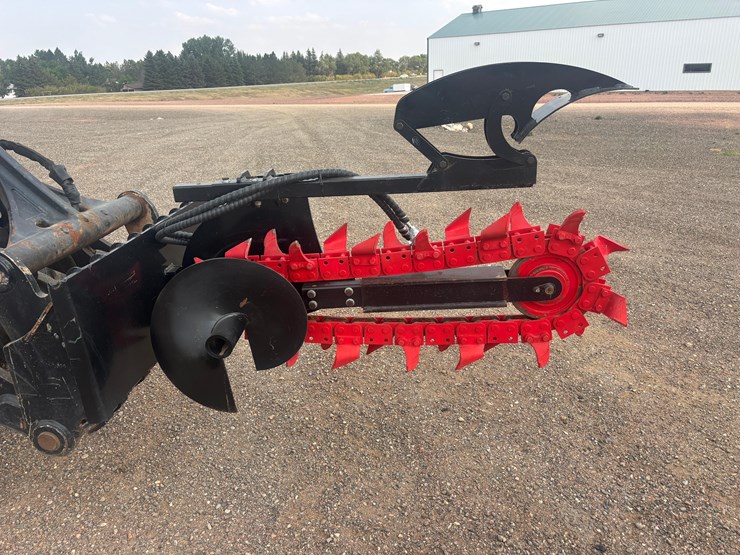 2024-giyi-trencher-image-2