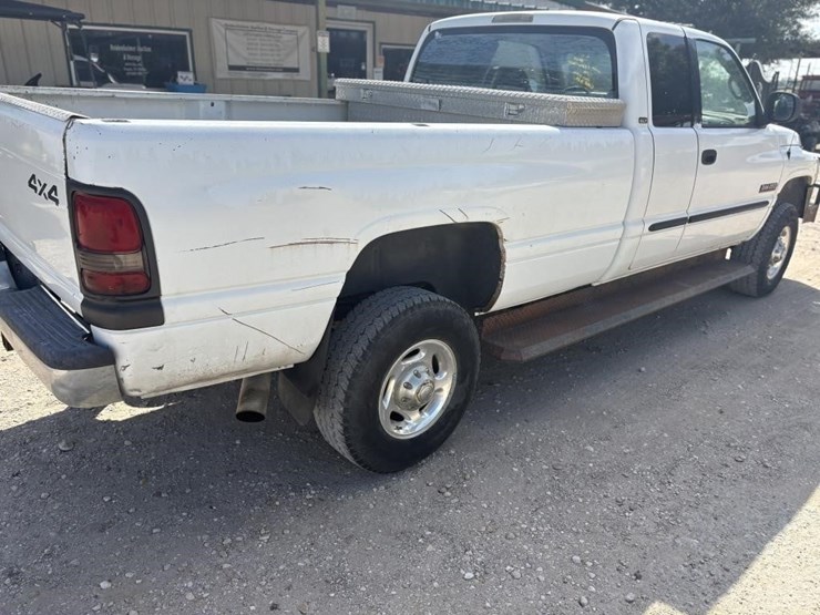 2001-dodge-2500-image-9