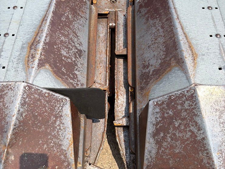 agco-6row30-corn-head-image-11