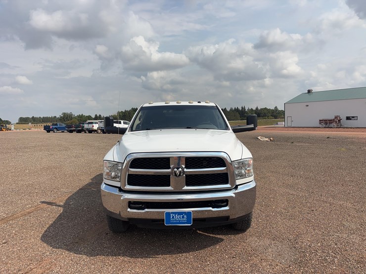 2016-dodge-3500-image-2