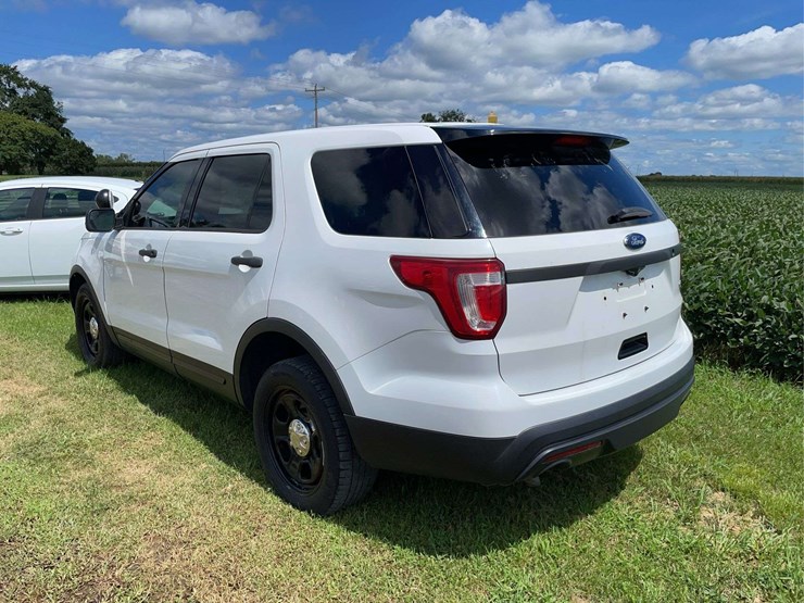 2017-ford-explorer-image-4