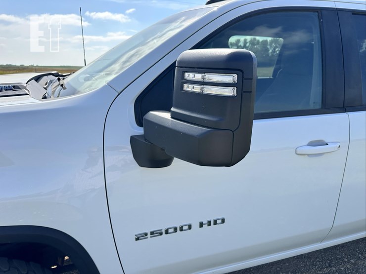 2021-chevrolet-silverado-2500hd-lt-image-11