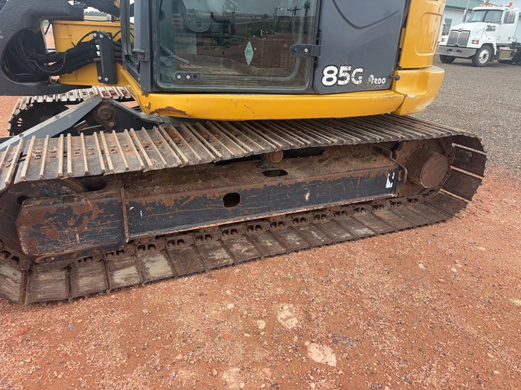 2017-deere-85g-image-22