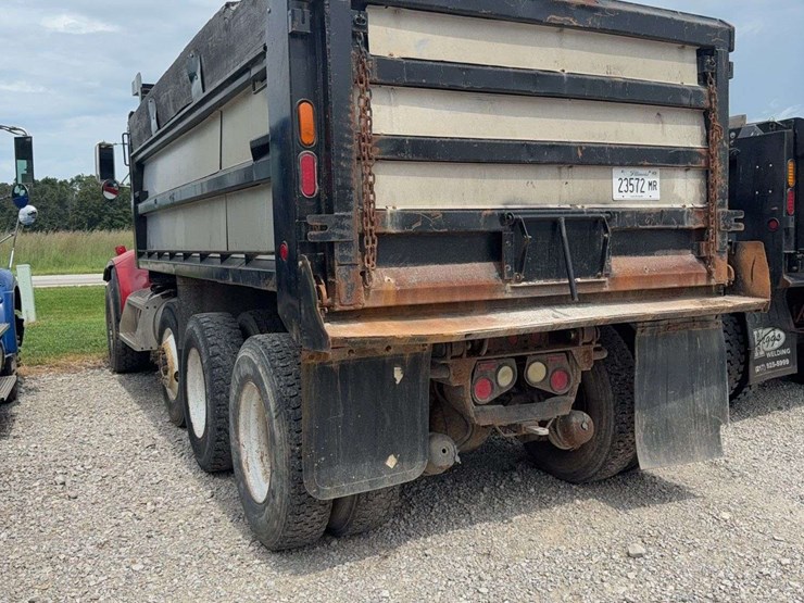 2002-peterbilt-330-image-5
