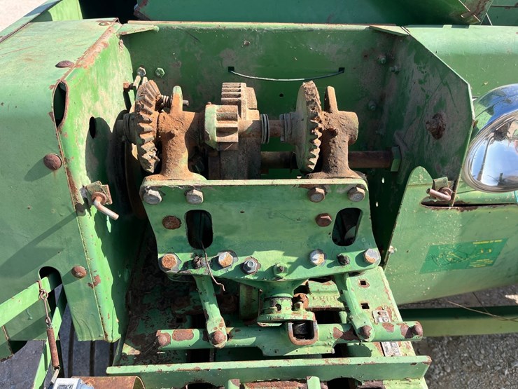 john-deere-336-image-9